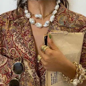 holiday style irregular pearl necklace