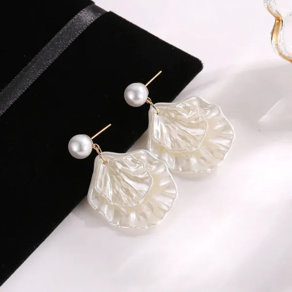 new style pearl shell earrings for ladies